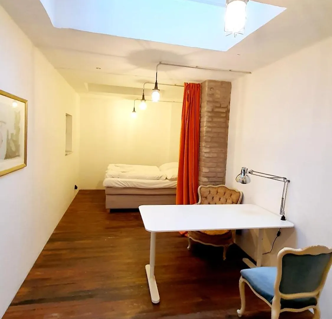 Helles Zimmer Im Loft MHG